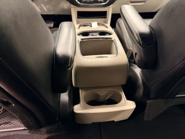 Used 2017 Dodge Grand Caravan SXT image 38