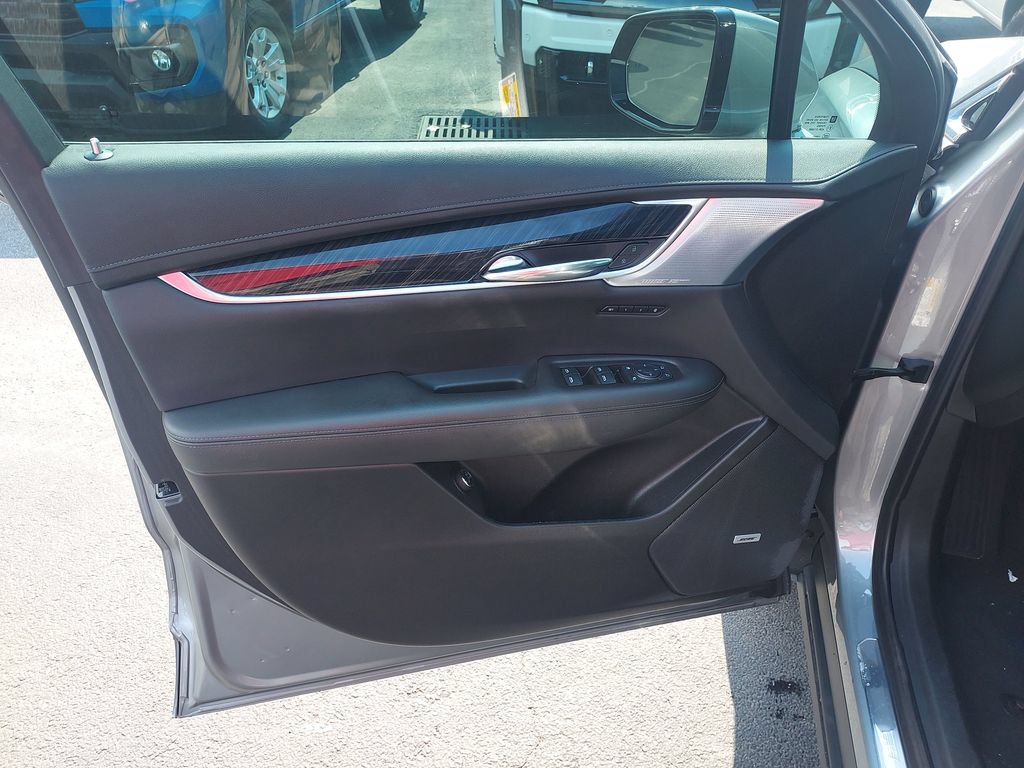 Used 2024 Cadillac XT6 Premium Luxury FWD image 14