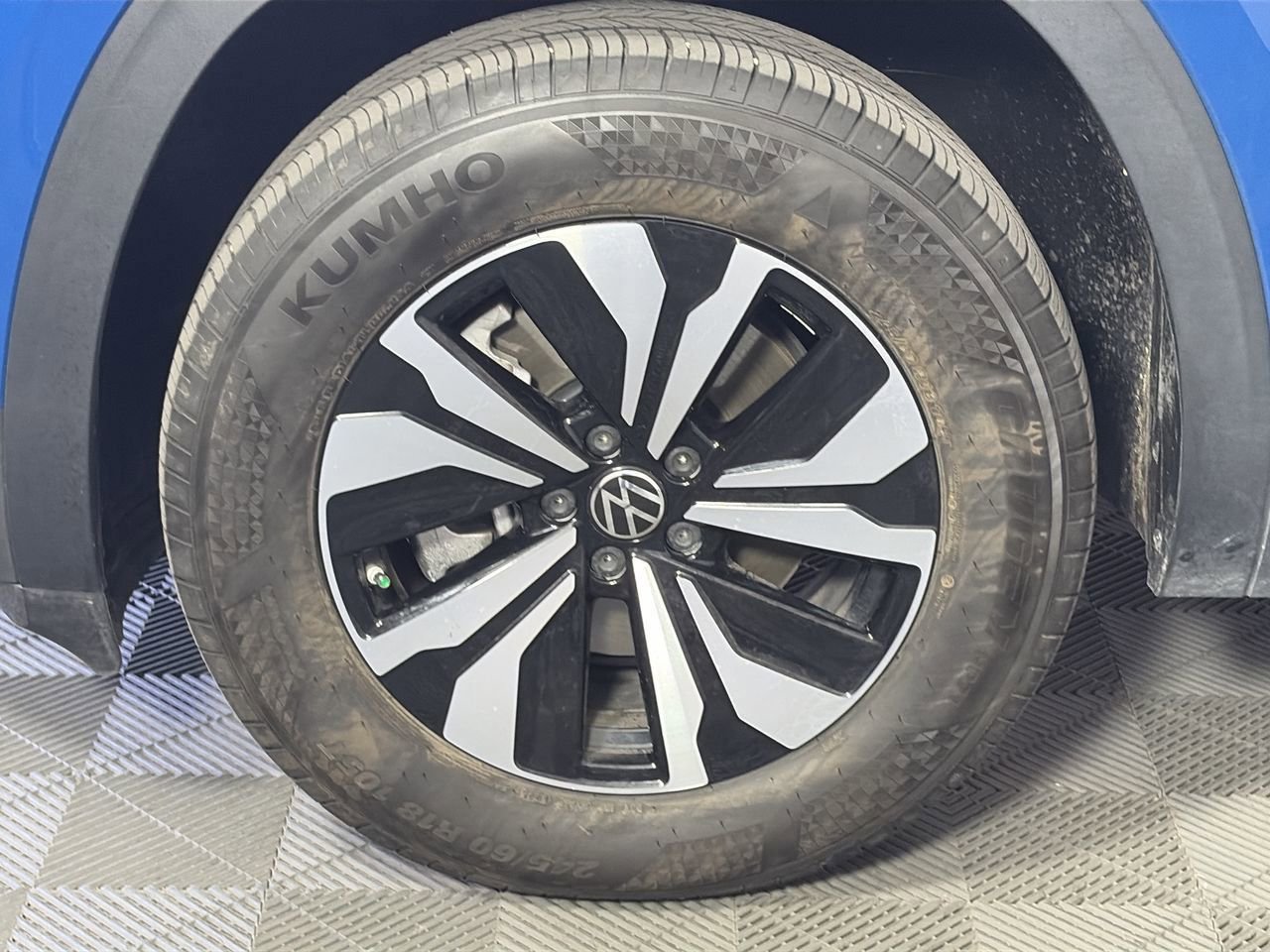 Used 2025 Volkswagen Atlas SE AWD/4WD image 9