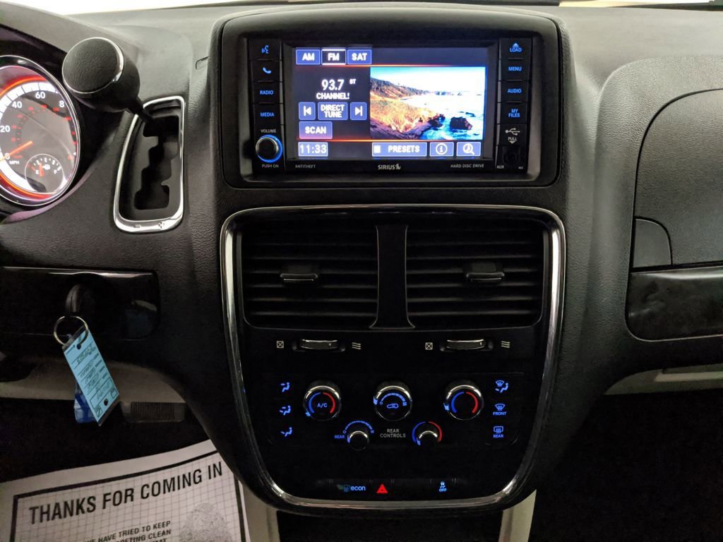Used 2018 Dodge Grand Caravan SE w/ UConnect Hands-Free Group image 15