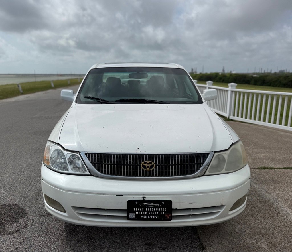 Used 2001 Toyota Avalon XLS image 2