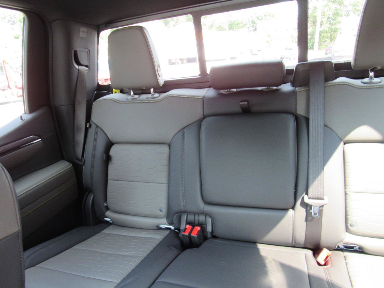Used 2025 Chevrolet Silverado 1500 ZR2 w/ Technology Package AWD/4WD image 8