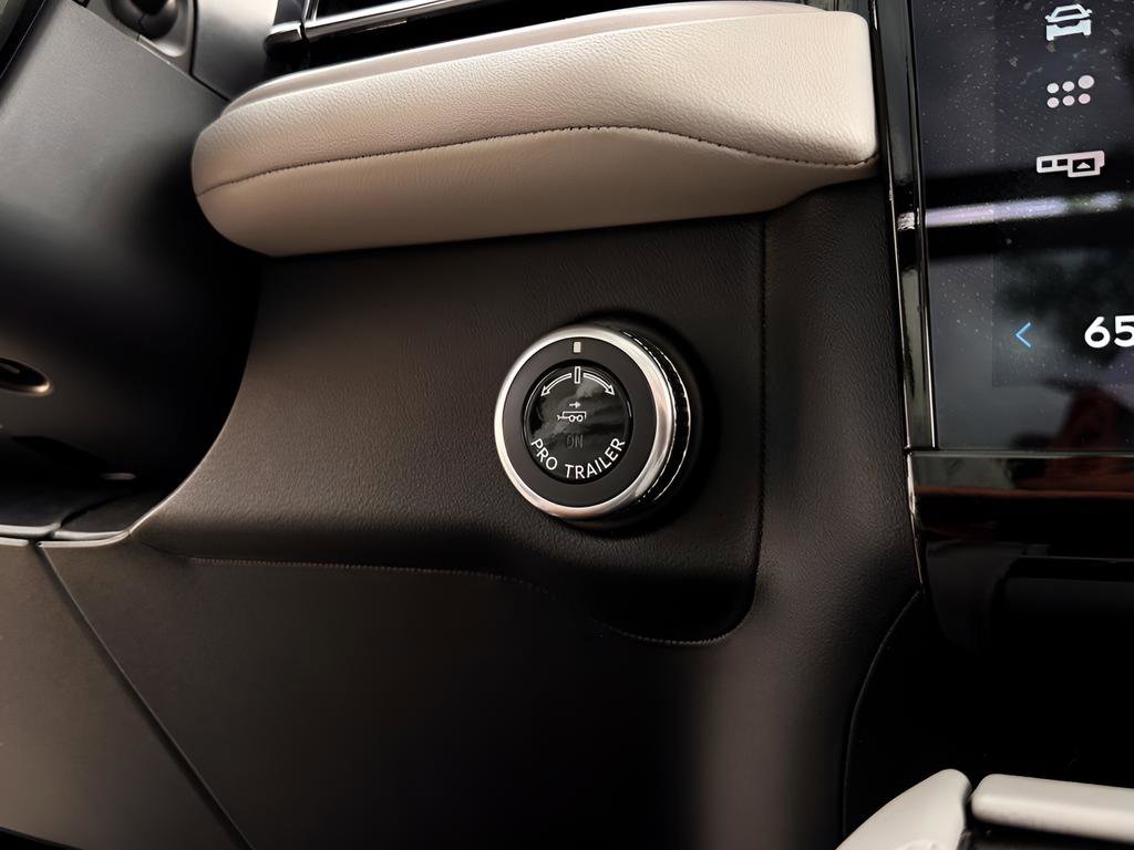 Used 2025 Lincoln Navigator L Reserve image 17