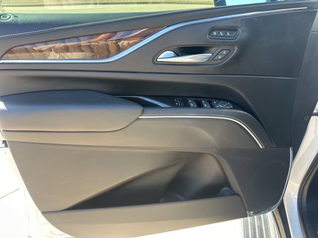 Used 2022 Cadillac Escalade Premium Luxury Platinum image 13