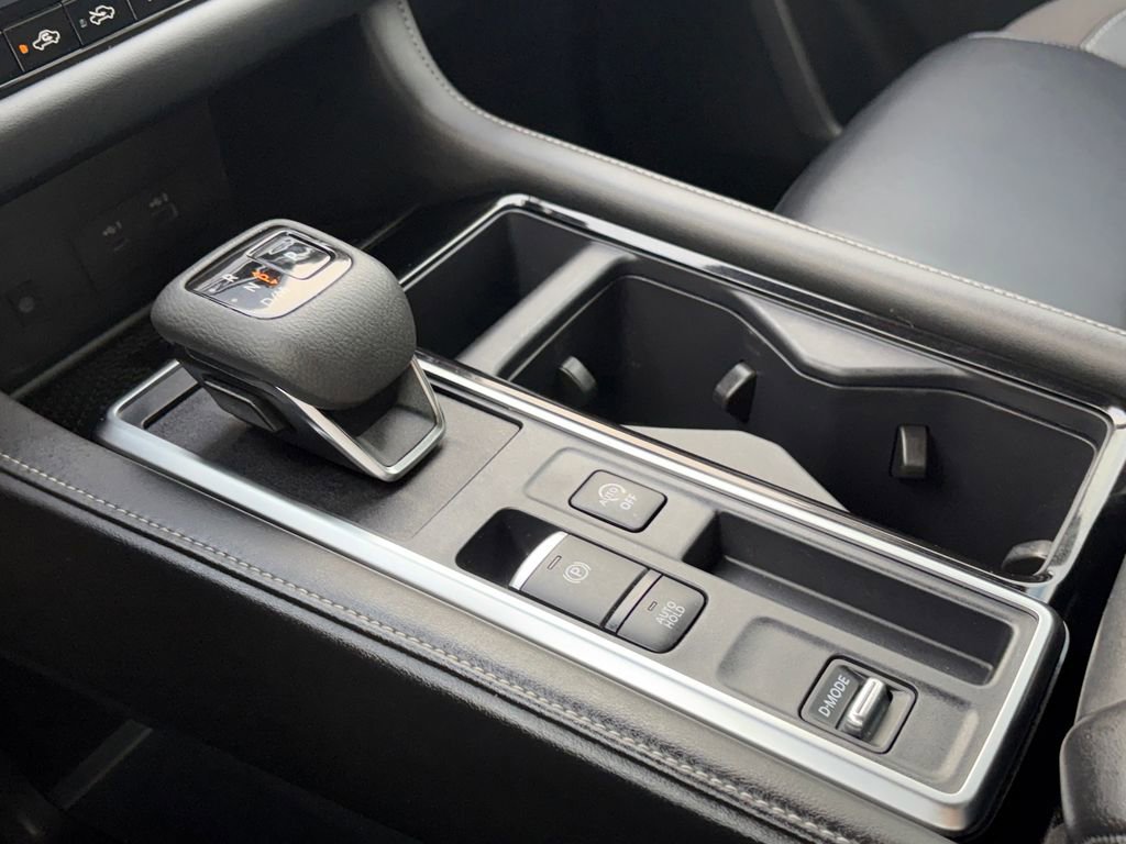 Used 2024 Nissan Pathfinder SL w/ SL Premium Package FWD image 19