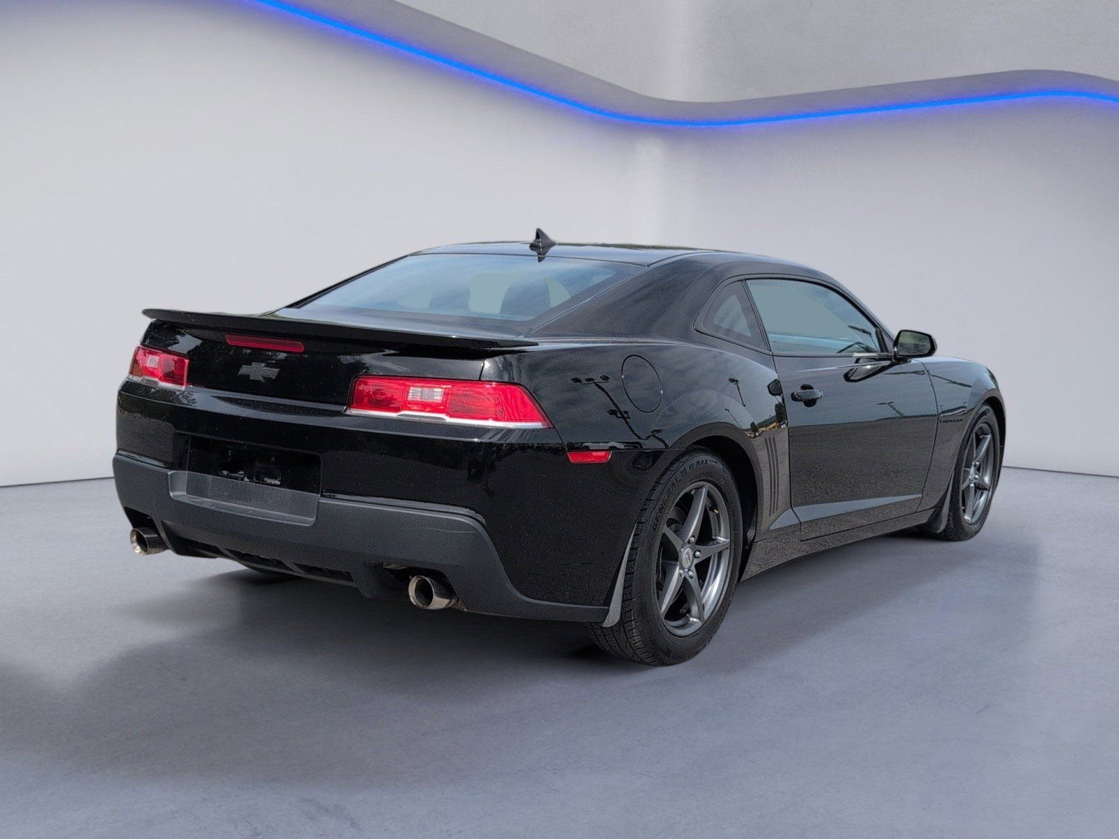 Used 2015 Chevrolet Camaro LS RWD image 3