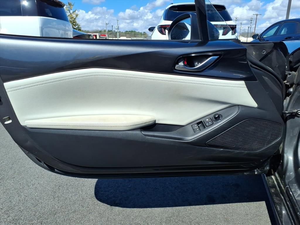 Used 2021 MAZDA MX-5 Miata RF Grand Touring image 4