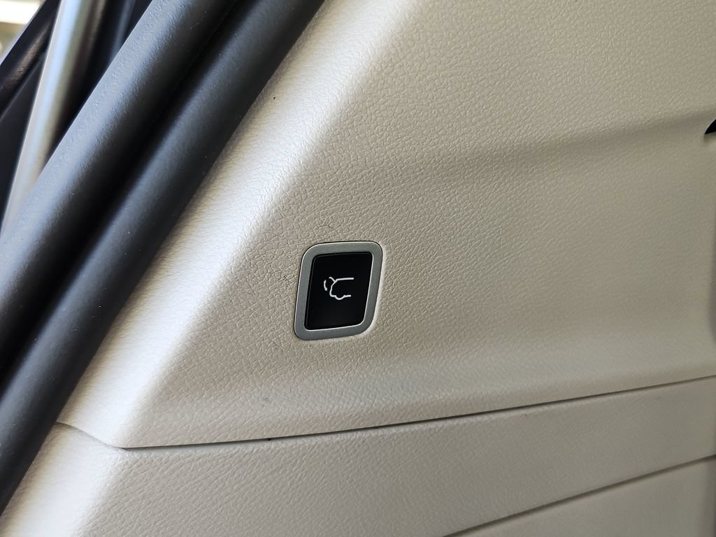 Used 2024 Chrysler Pacifica Touring-L FWD image 32