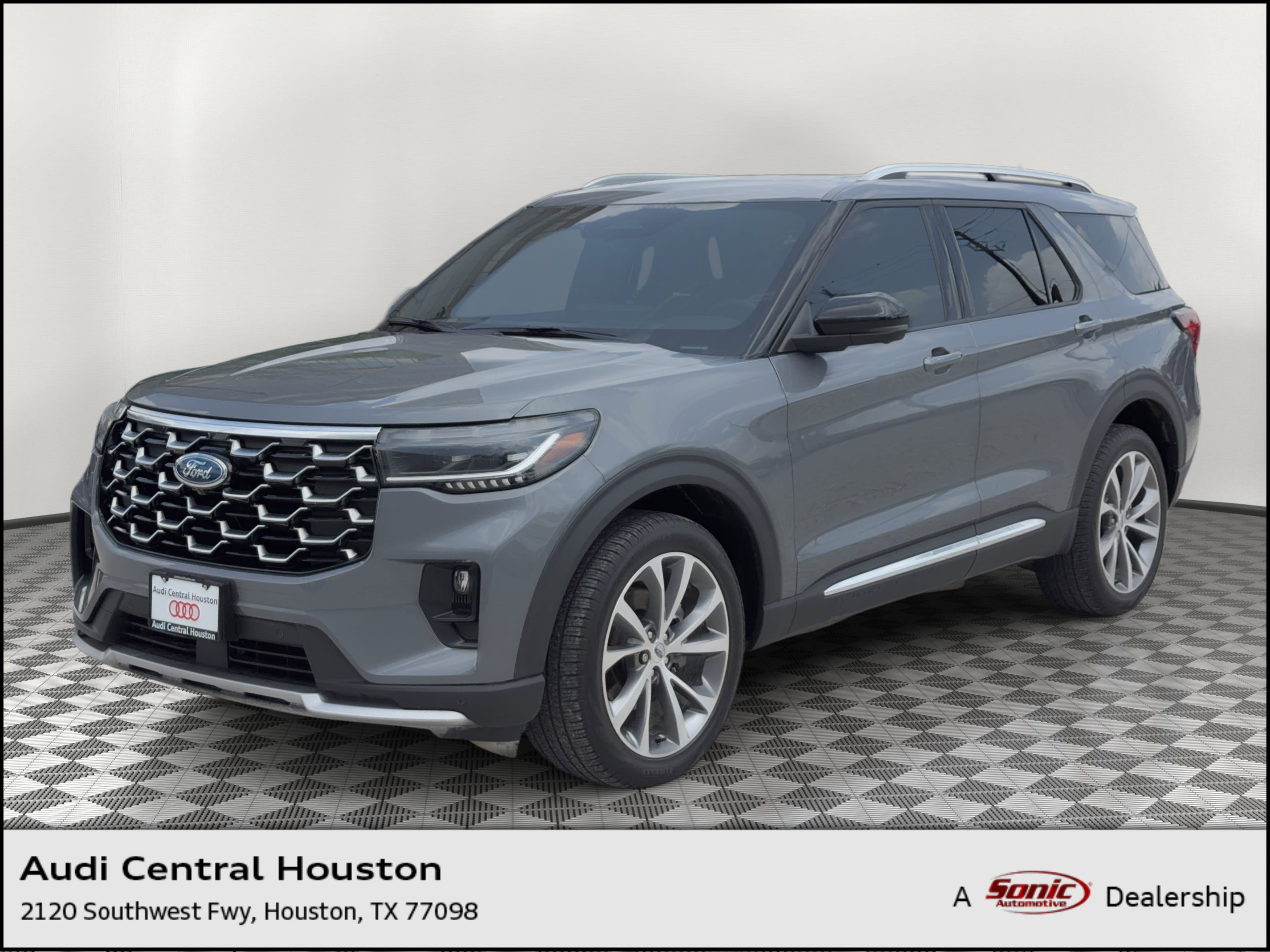 Used 2025 Ford Explorer Platinum w/ Ultimate Package AWD/4WD image 1
