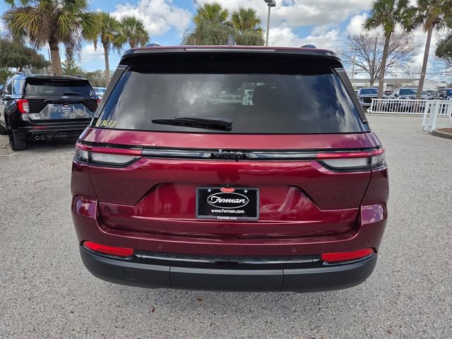 Certified 2025 Jeep Grand Cherokee Altitude image 12