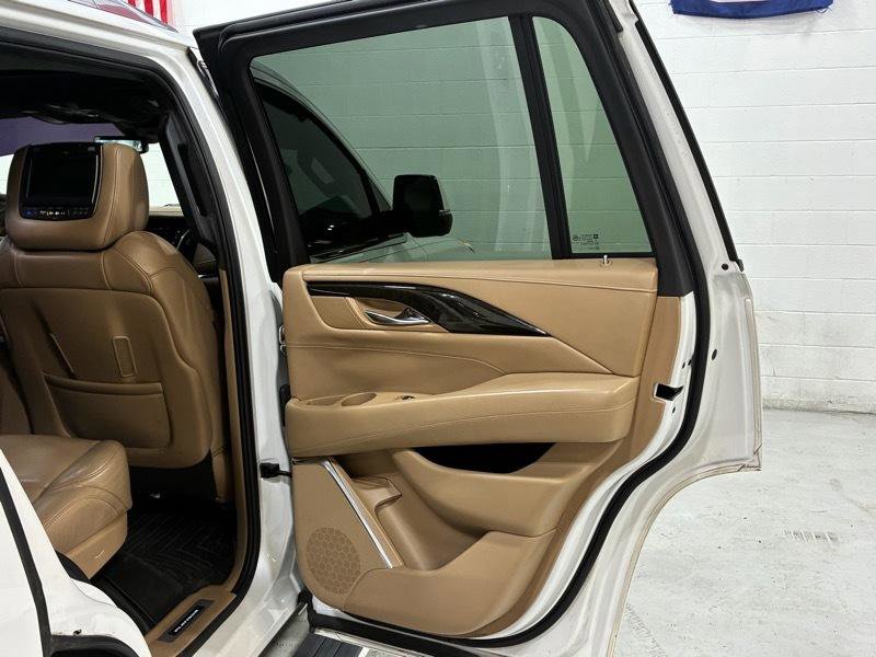 Used 2018 Cadillac Escalade Platinum AWD/4WD image 21