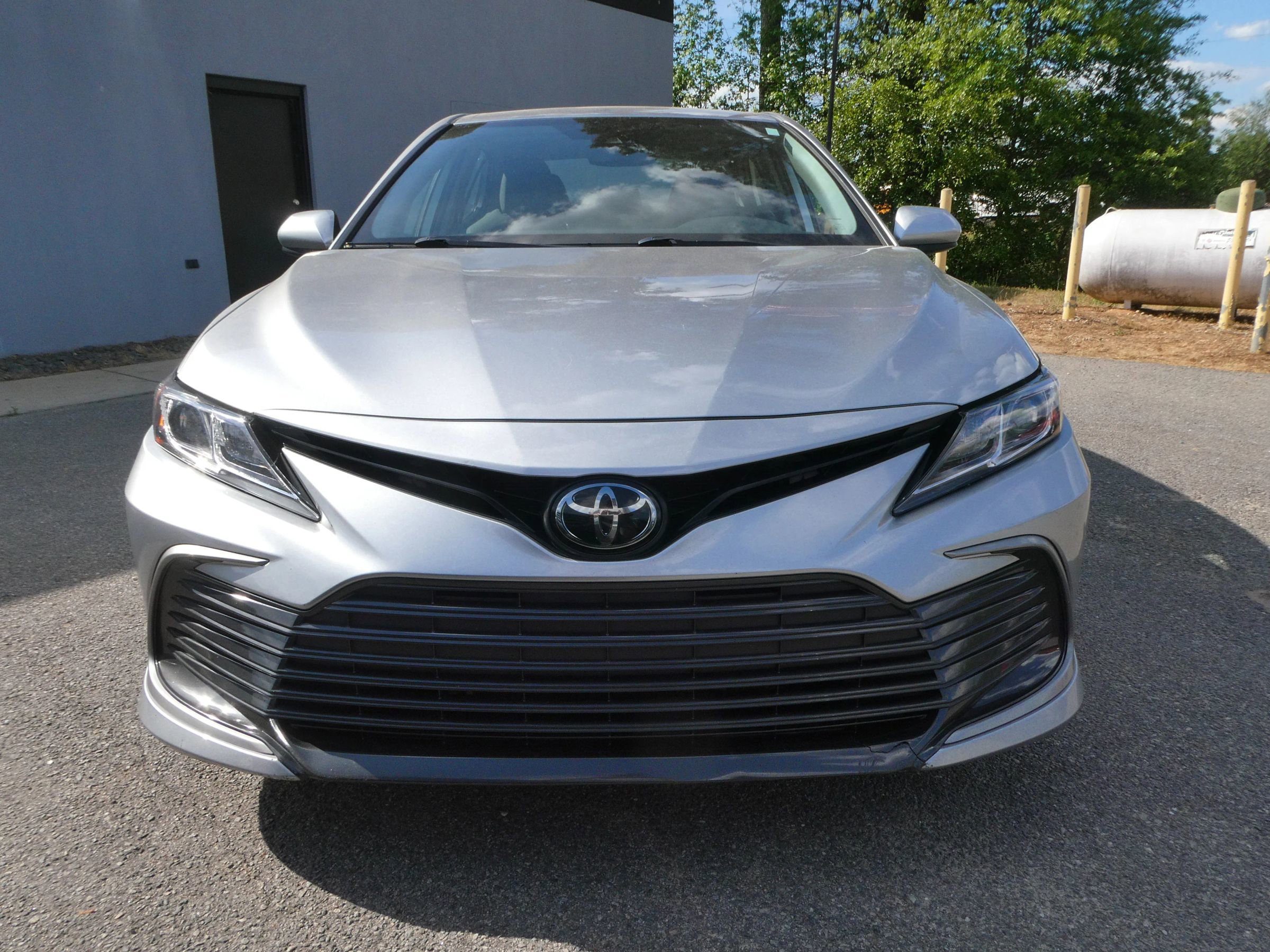 Used 2022 Toyota Camry LE FWD image 2