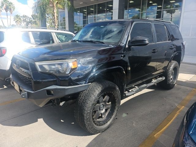 Used 2018 Toyota 4Runner SR5 AWD/4WD image 1