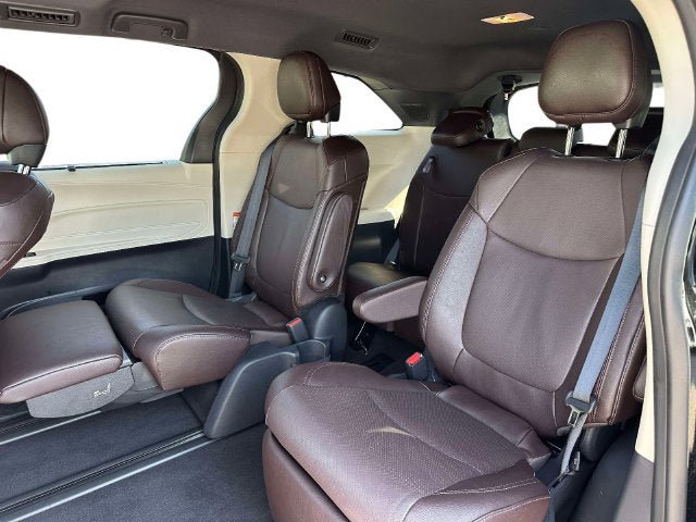 Used 2023 Toyota Sienna Platinum AWD/4WD image 21