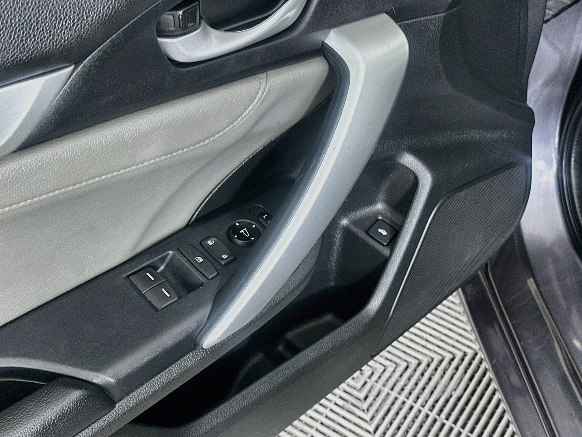 Used 2018 Honda Civic EX-L image 15