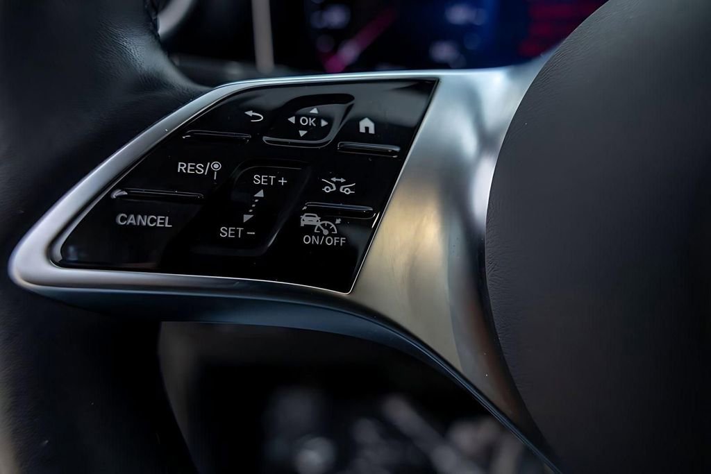 Used 2025 Mercedes-Benz GLC 350e 4MATIC w/ Driver Assistance Package image 21