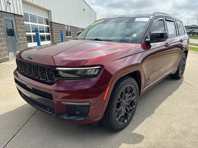 Used 2023 Jeep Grand Cherokee L Summit w/ Advanced Protech Group IV image 4
