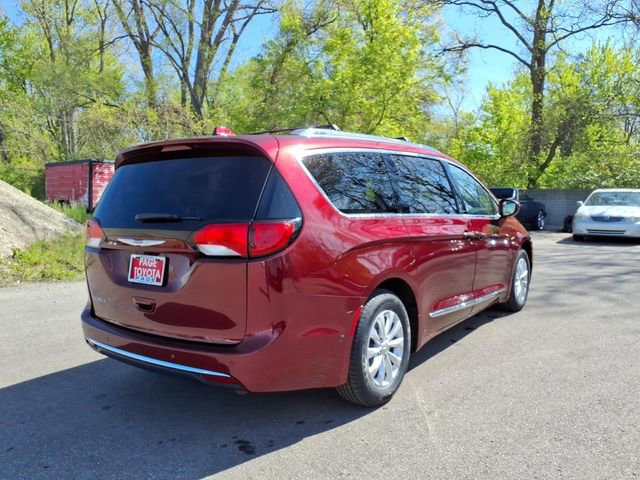 Used 2018 Chrysler Pacifica Touring-L FWD image 8