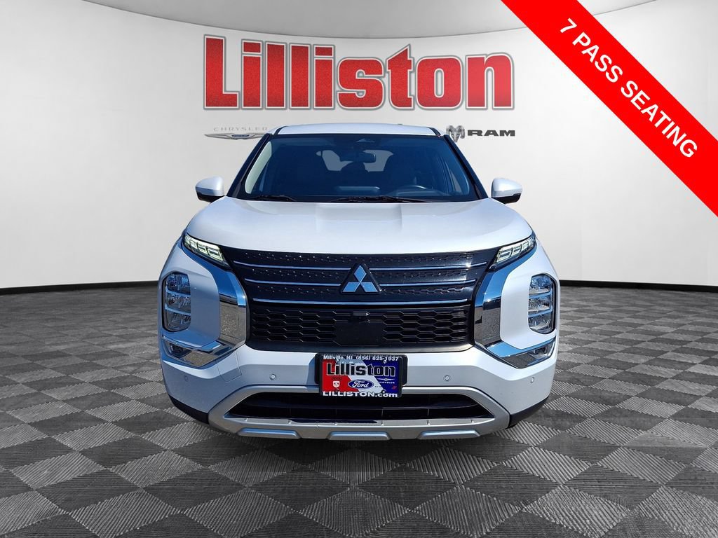 Used 2024 Mitsubishi Outlander SE FWD image 2