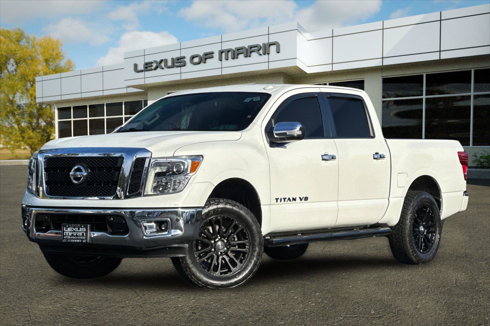 Used 2018 Nissan Titan SL AWD/4WD image 1
