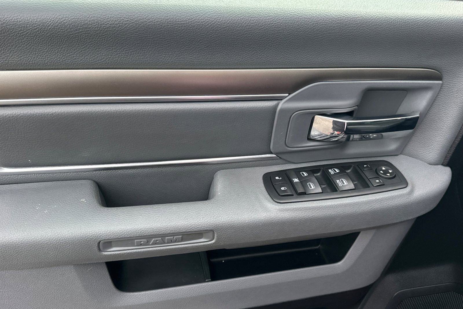 Used 2017 RAM 1500 Classic SLT w/ Protection Group image 11