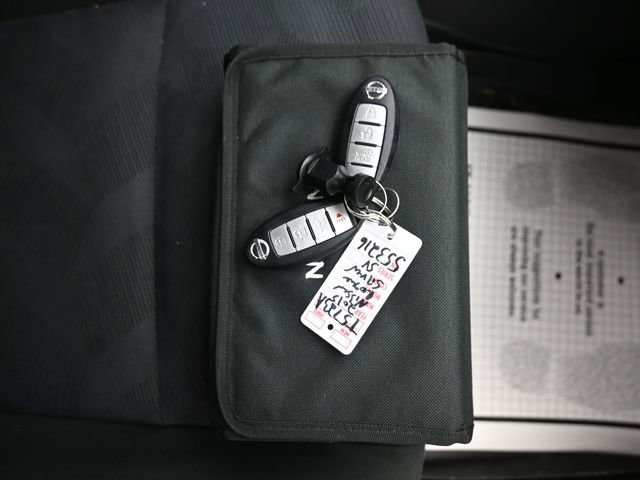 Used 2015 Nissan Rogue SV w/ SV Premium Package image 10