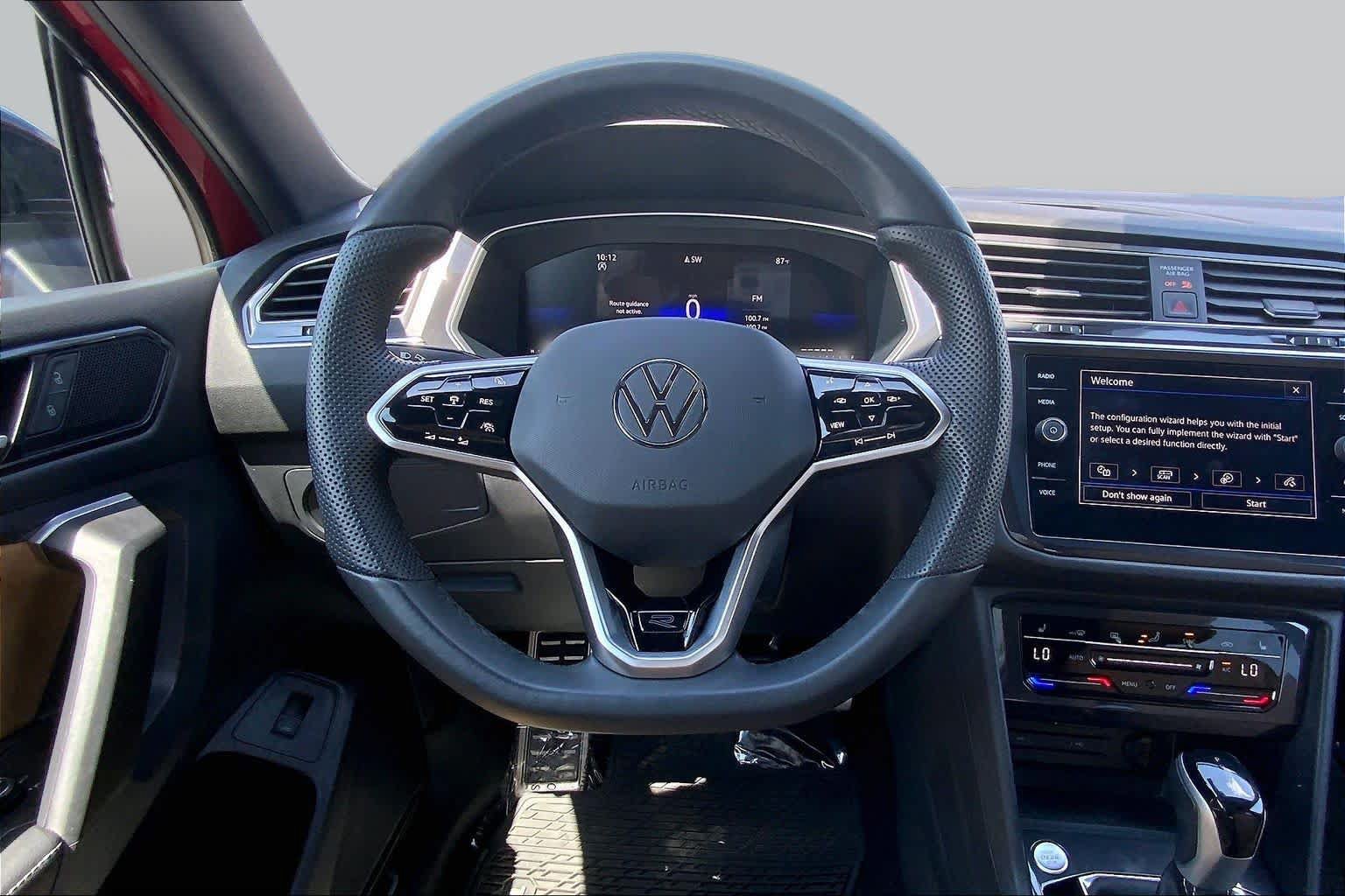 Used 2024 Volkswagen Tiguan SE R-Line FWD image 5