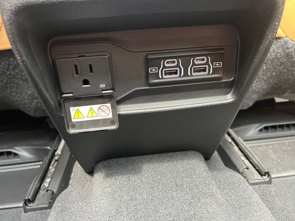 Used 2023 Jeep Grand Cherokee L Summit AWD/4WD image 15
