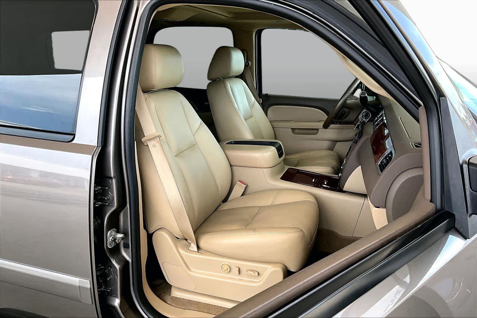 Used 2011 Chevrolet Tahoe LTZ AWD/4WD image 8