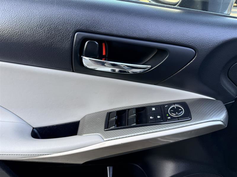 Used 2016 Lexus IS 200t w/ F Sport Package RWD image 29