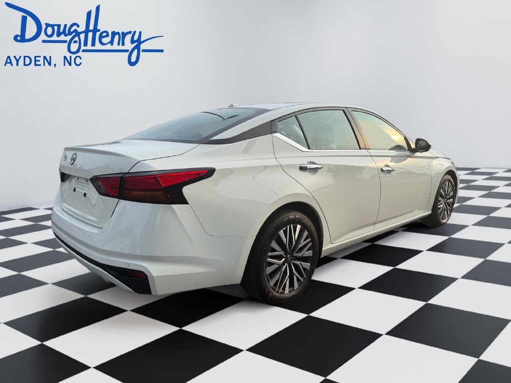 Used 2025 Nissan Altima 2.5 SV FWD image 5