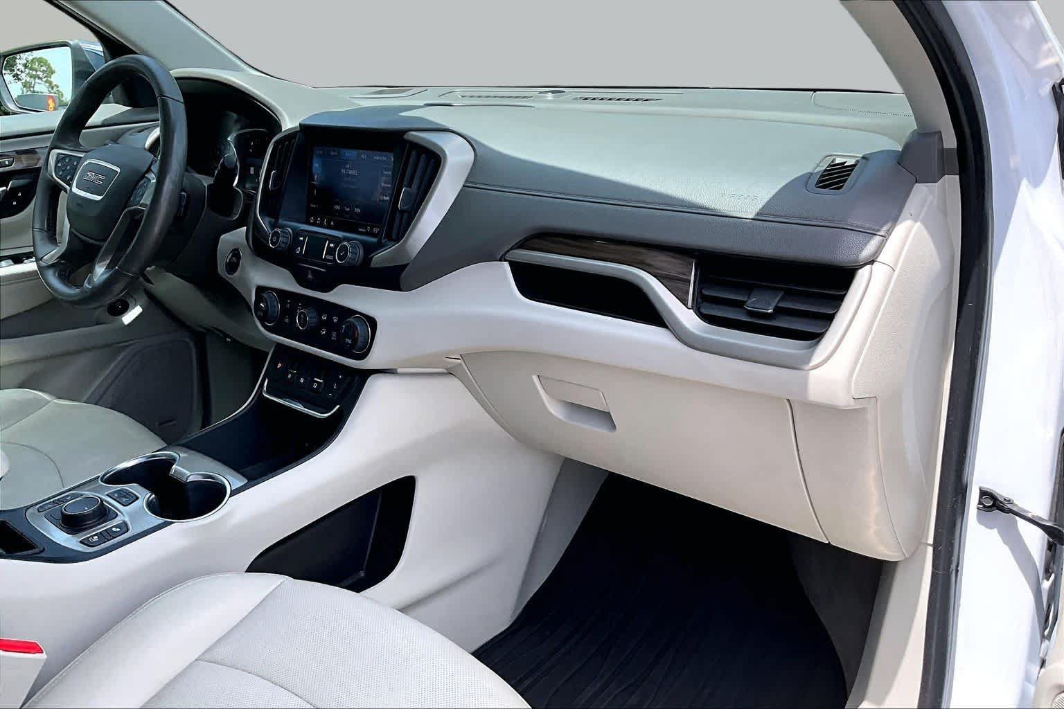Used 2020 GMC Terrain Denali w/ Denali Premium Package FWD image 19