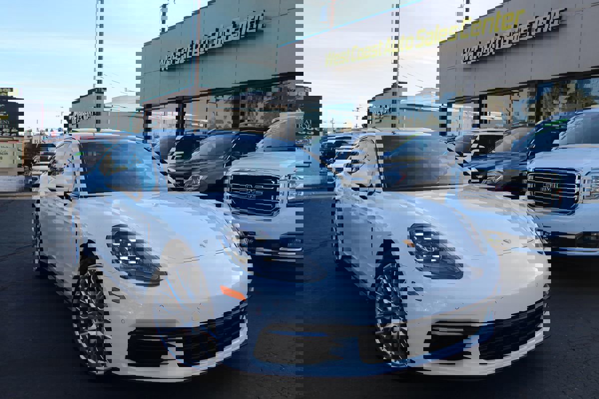 Used 2018 Porsche Panamera 4 image 42