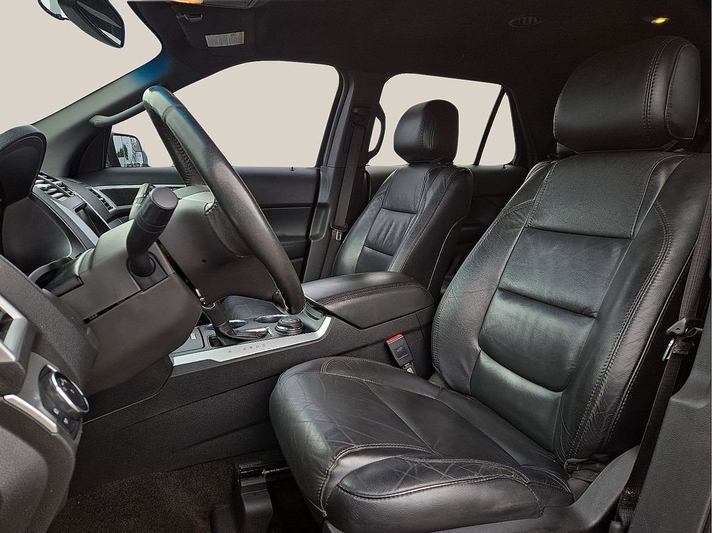Used 2014 Ford Explorer XLT w/ Equipment Group 202A AWD/4WD image 14