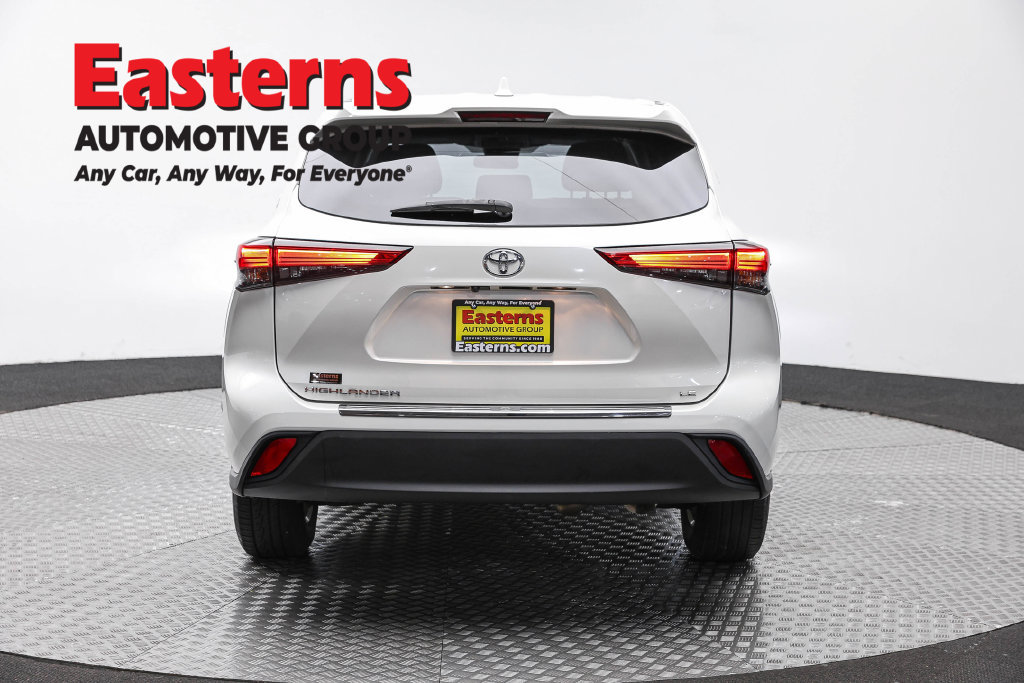 Used 2020 Toyota Highlander LE FWD image 7