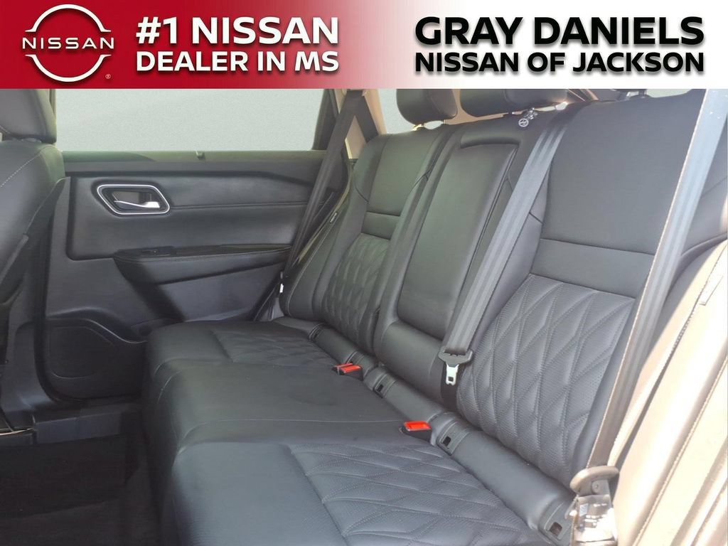 Certified 2025 Nissan Rogue Platinum w/ Tech Package FWD image 27