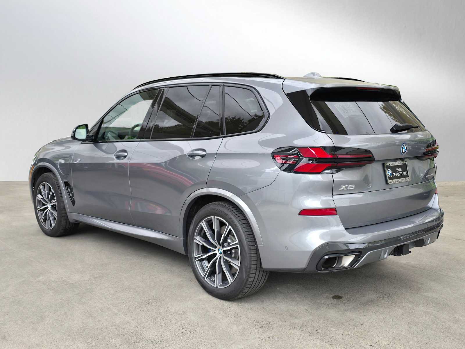 Used 2026 BMW X5 xDrive50e w/ M Sport Package AWD/4WD image 5