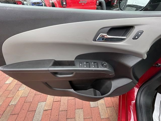 Used 2016 Chevrolet Sonic LT w/ Fun and Sun Package FWD image 10