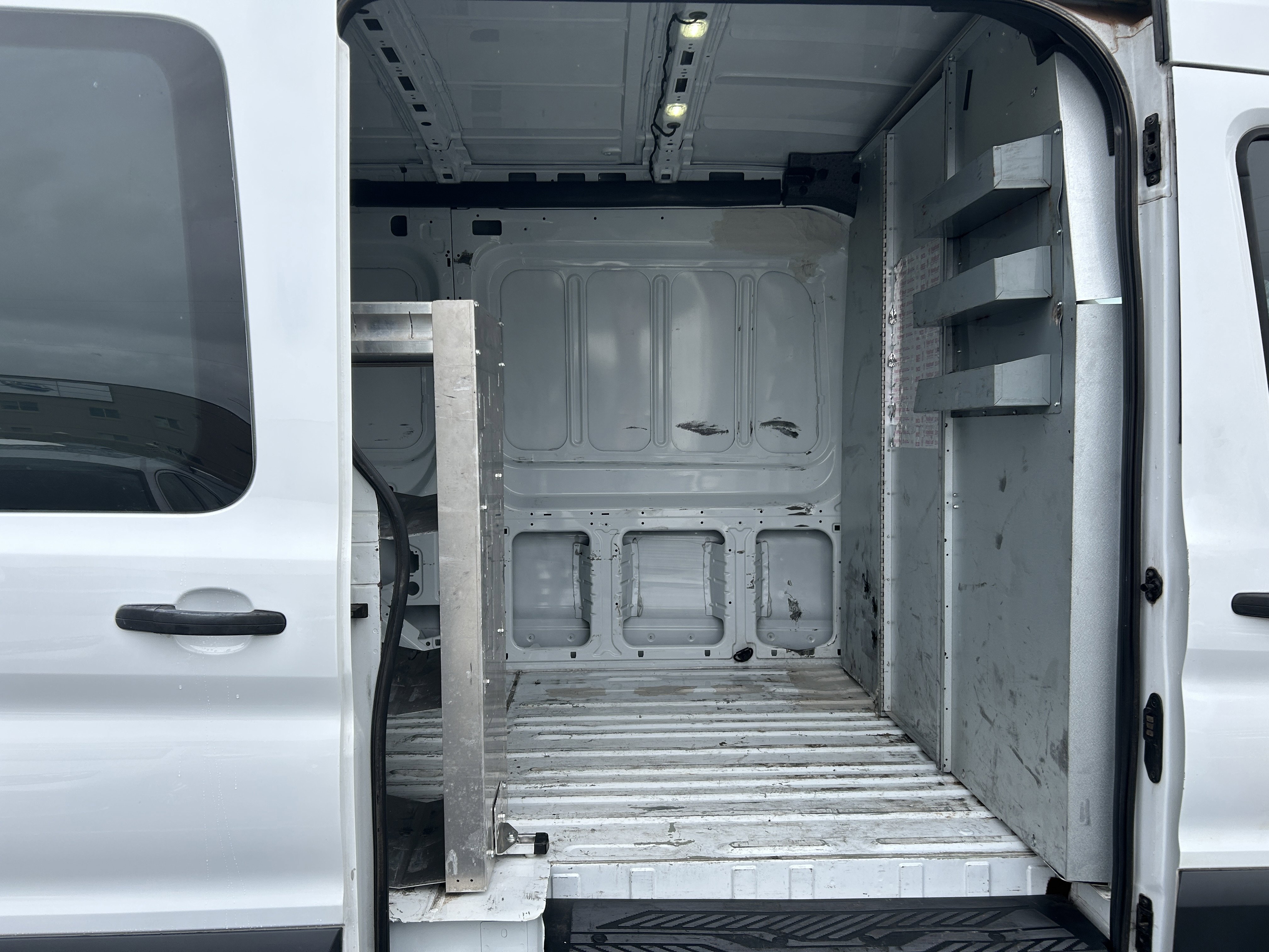 Used 2017 Ford Transit 250 130 Medium Roof image 10