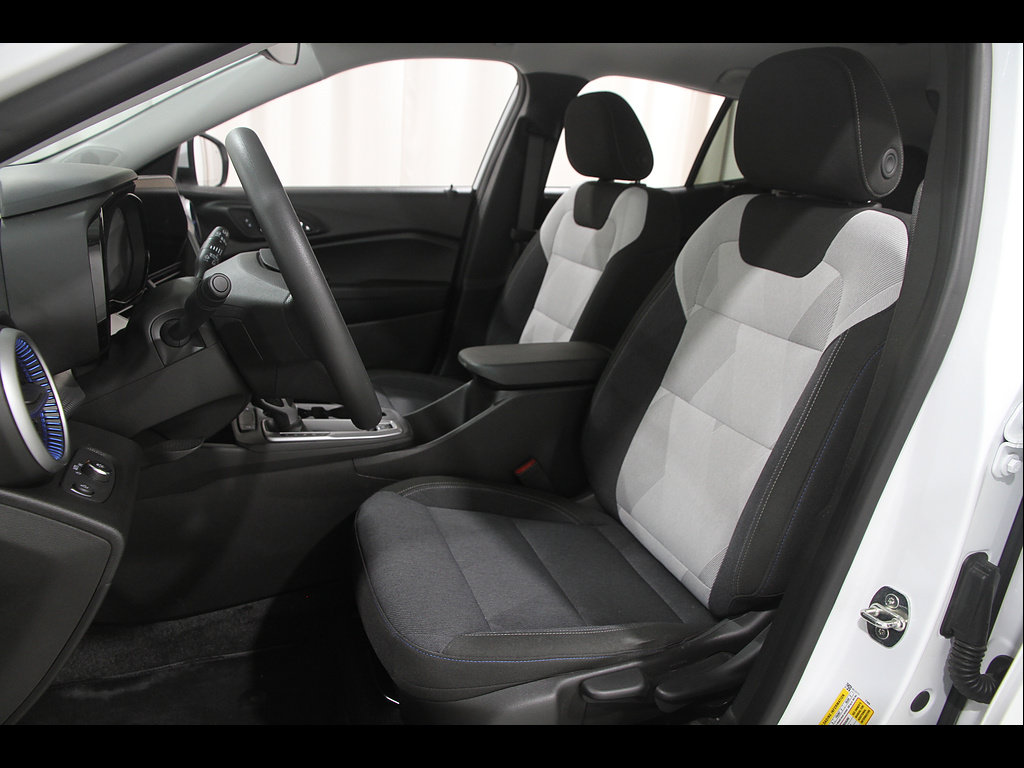 Certified 2024 Chevrolet Trax LS w/ LS Convenience Package FWD image 5