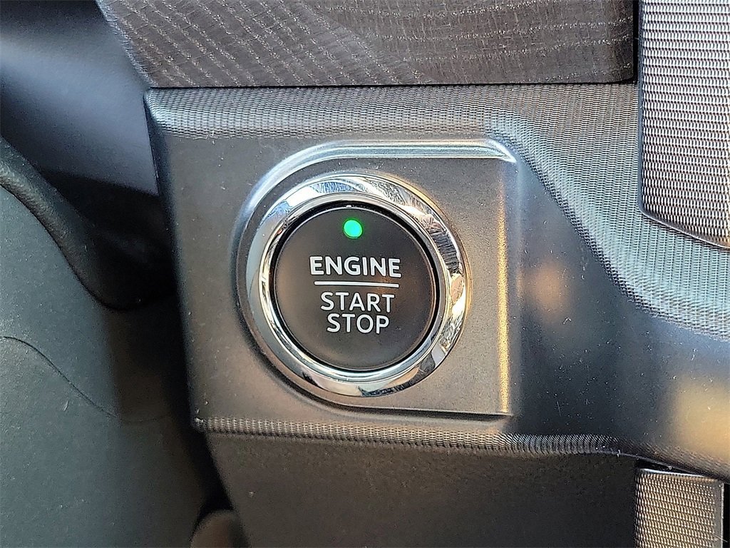 Used 2023 Ford F150 Platinum image 14