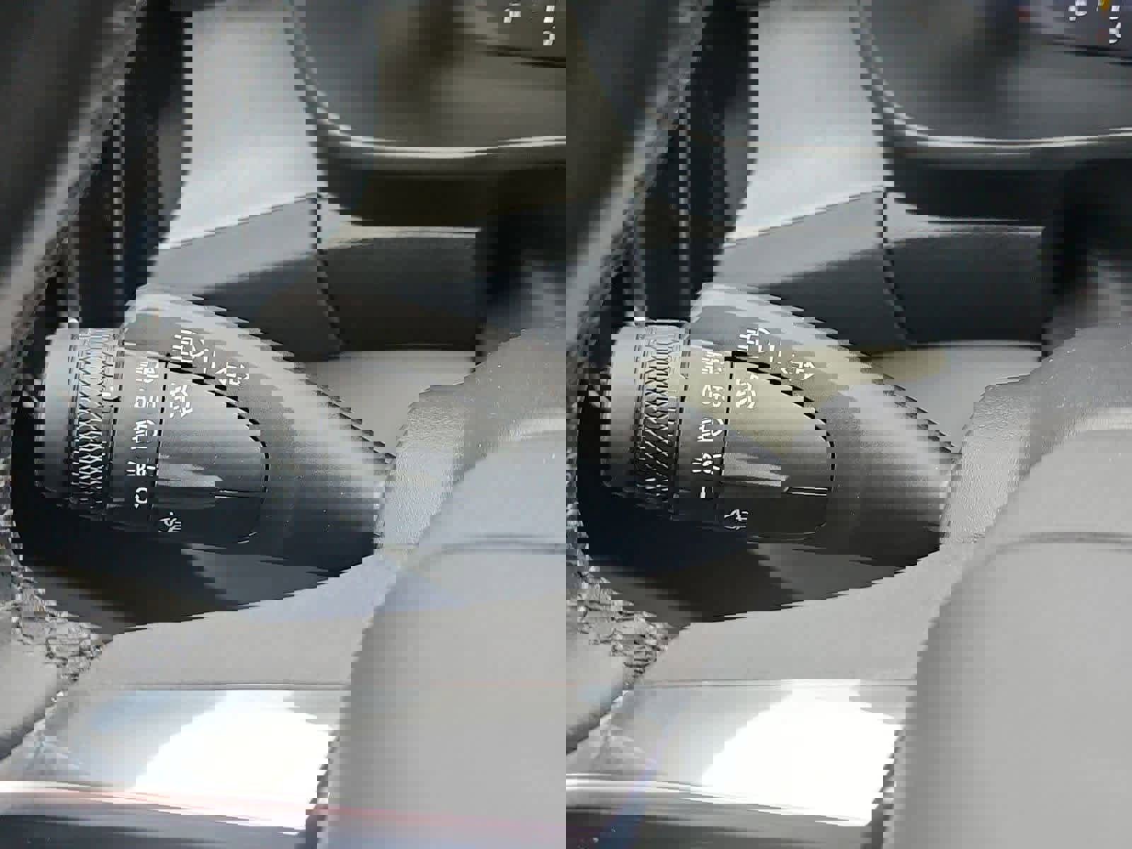 Used 2024 Volvo XC40 B5 Ultimate w/ Protection Package Premier image 28