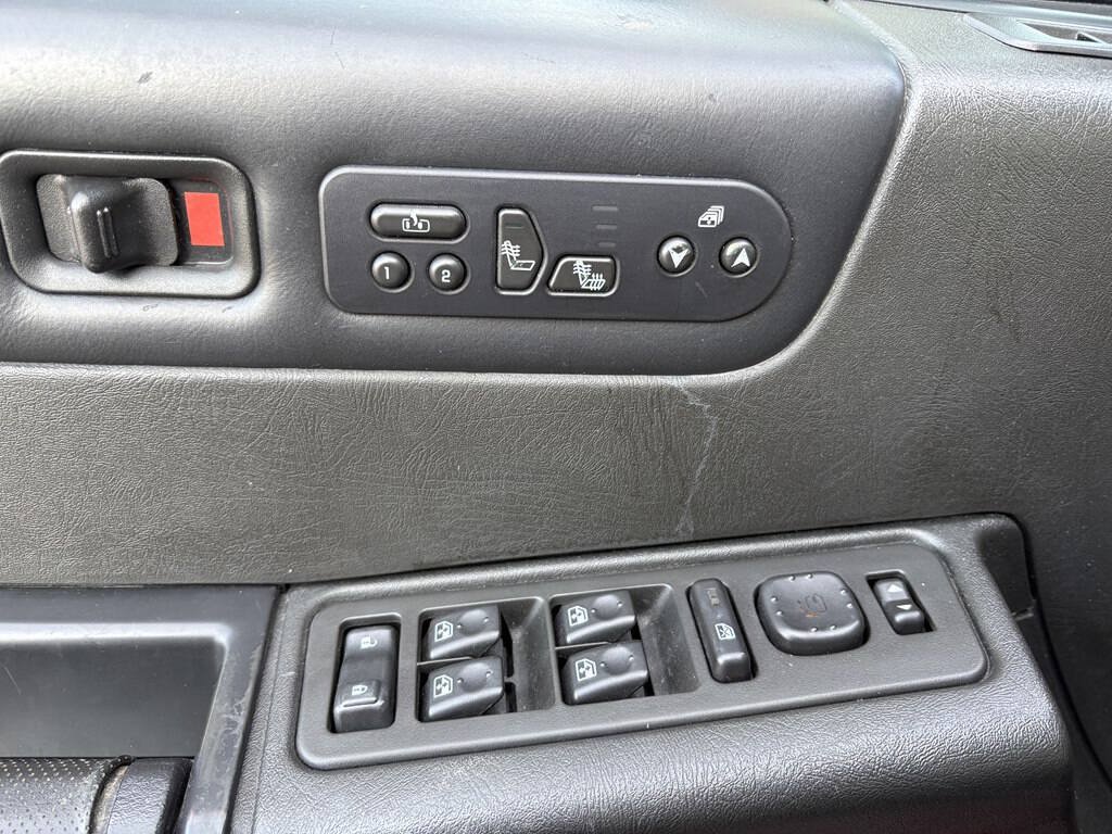 Used 2005 HUMMER H2 SUT w/ Preferred Equipment Group AWD/4WD image 17