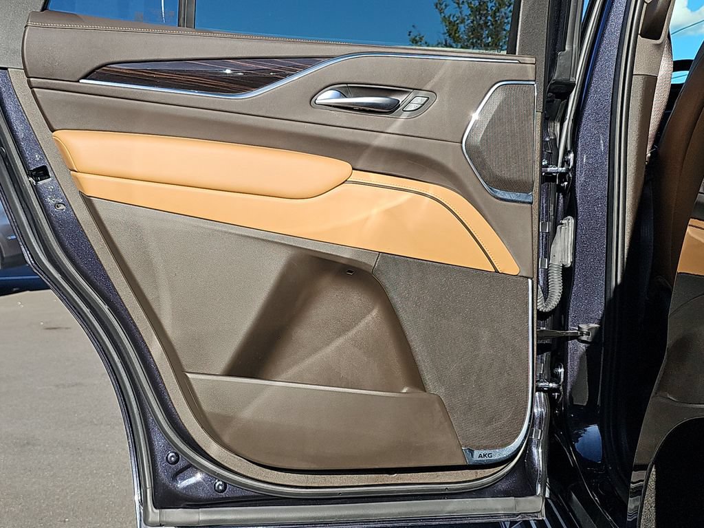 Used 2022 Cadillac Escalade Premium Luxury AWD/4WD image 25