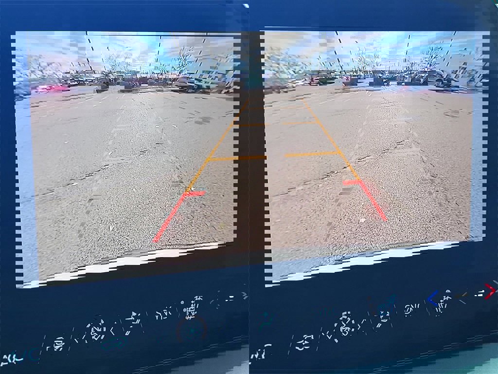 Certified 2025 Chevrolet Traverse LT image 23