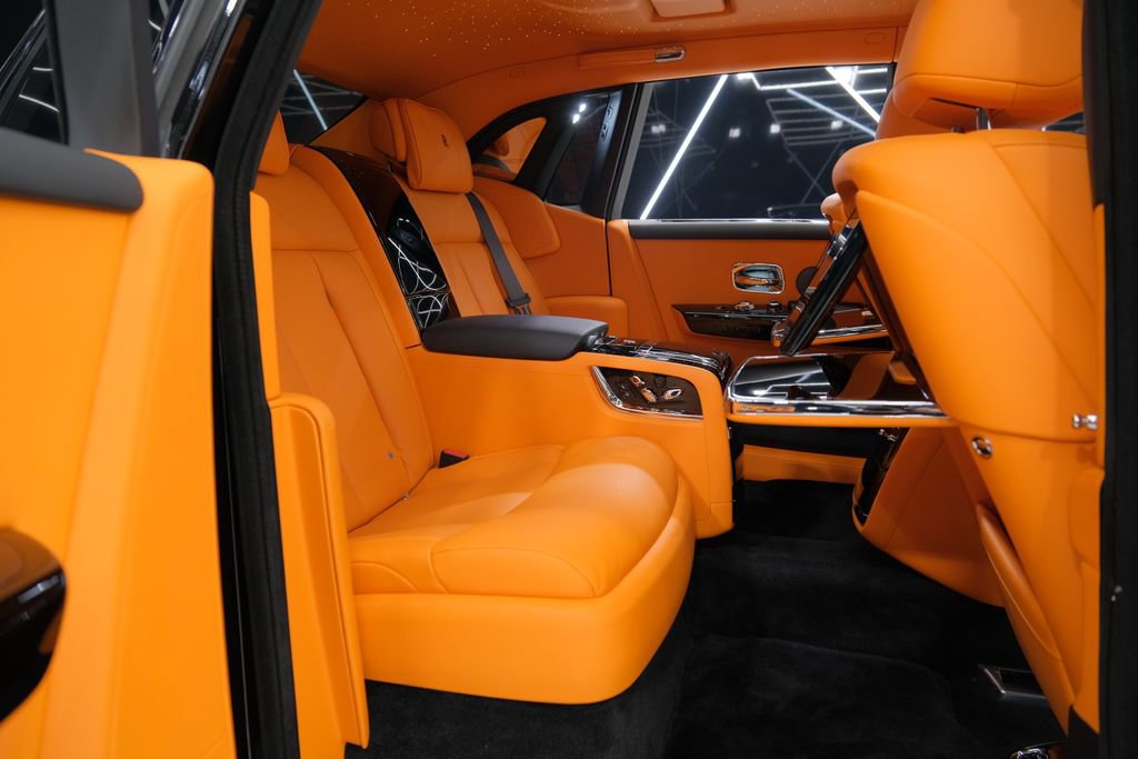 Used 2025 Rolls-Royce Phantom Sedan image 41