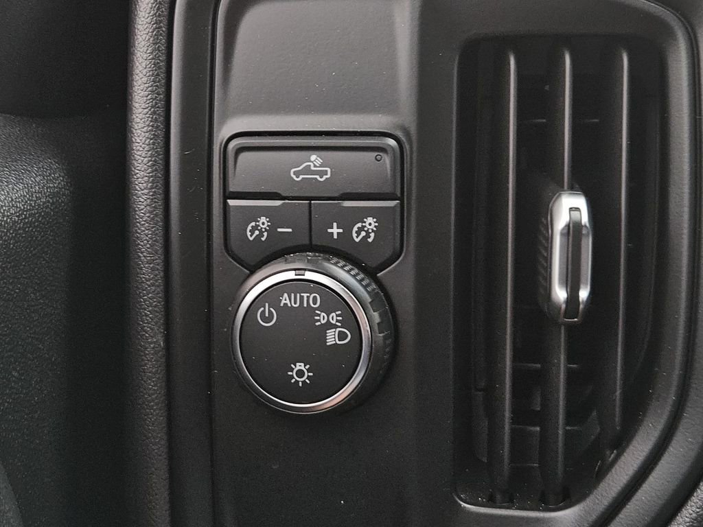 Used 2020 Chevrolet Silverado 1500 Custom w/ Custom Value Package image 16