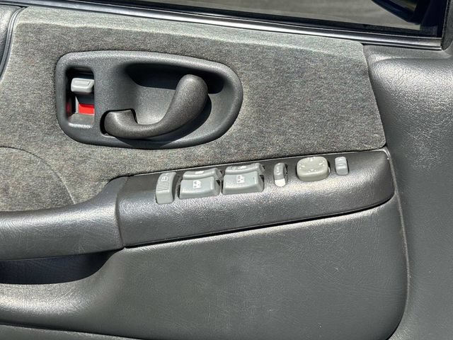 Used 2002 Chevrolet Blazer LS w/ Preferred Equipment Group RWD image 26