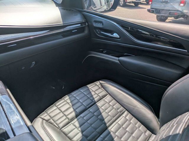 Used 2024 Cadillac Escalade ESV V image 17