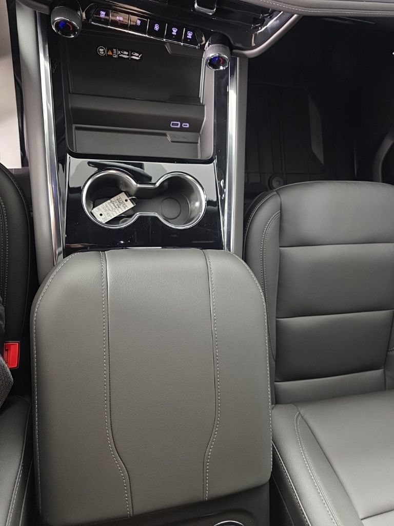 New 2026 Chevrolet Suburban LT w/ Comfort Package AWD/4WD image 21
